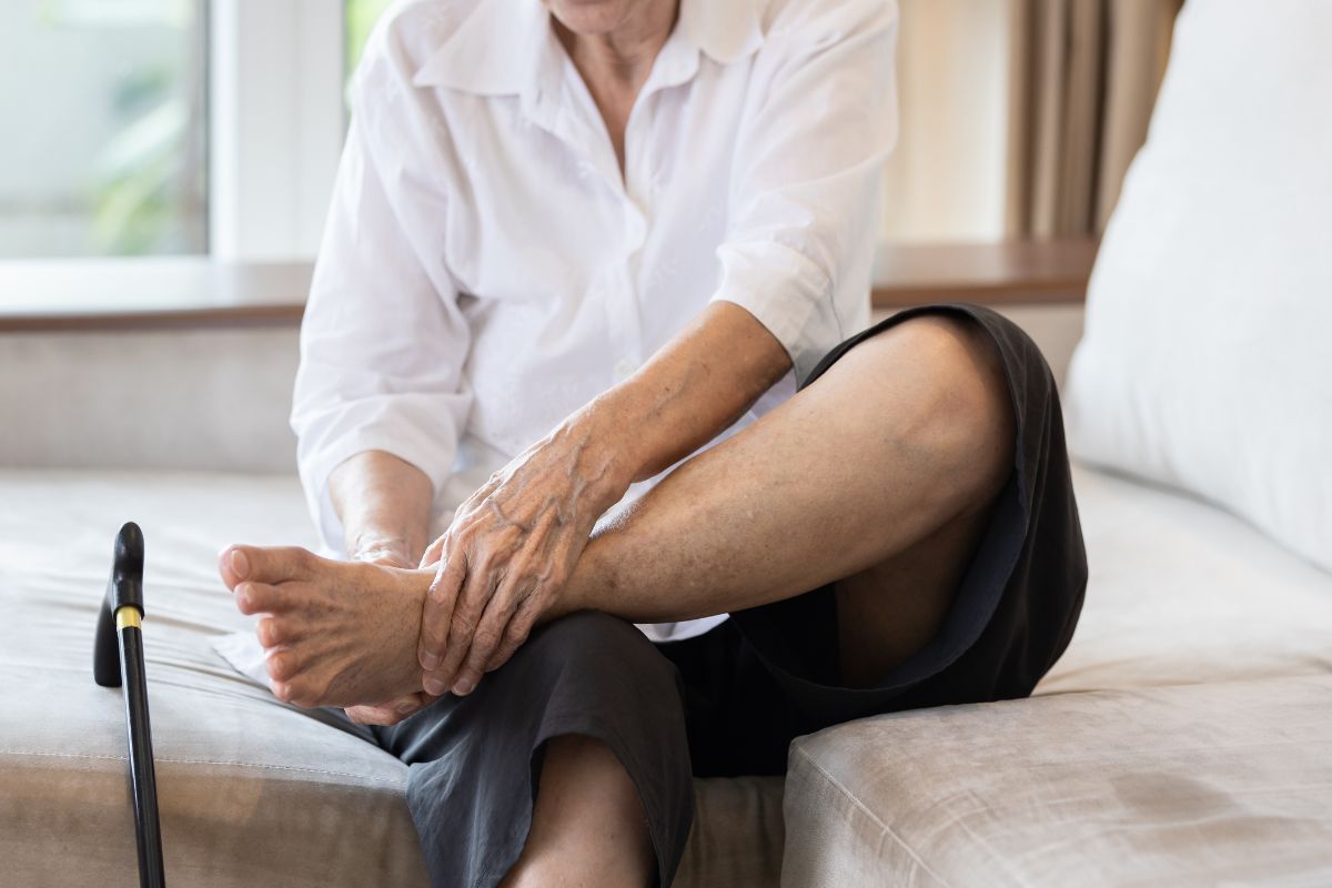 Prevent Common Foot Problems of Seniors